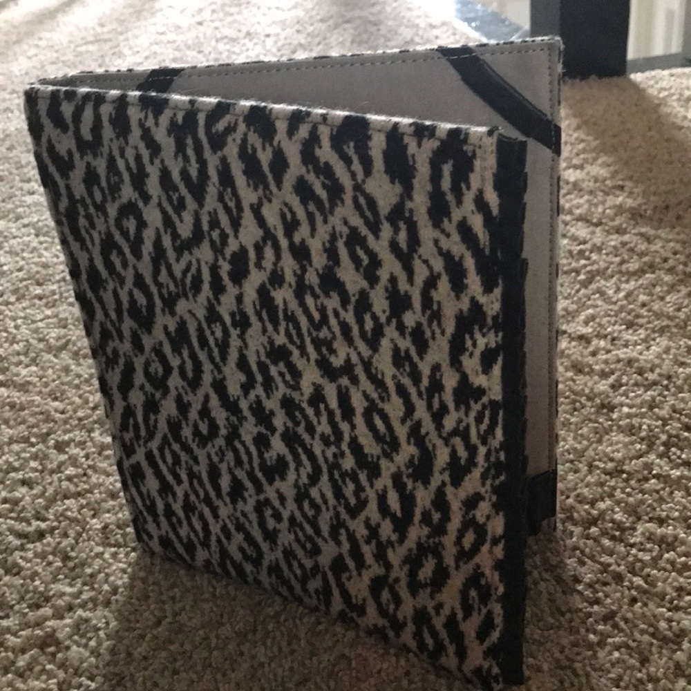 Padded cloth iPad leopard print case new❤️😱